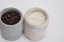 Kép betöltése a galériamegjelenítőbe: beton fűszertartó - concrete spice holder