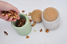 Kép betöltése a galériamegjelenítőbe: beton fűszertartó - concrete spice holder