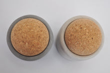 Kép betöltése a galériamegjelenítőbe: beton fűszertartó - concrete spice holder