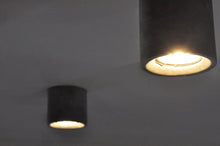 Kép betöltése a galériamegjelenítőbe: Henger - beton spotlámpa