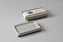 Kép betöltése a galériamegjelenítőbe: beton szappantartó + ajándék szappan