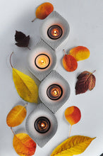 Kép betöltése a galériamegjelenítőbe: Shell concrete candle holder / beton mécsestartóes