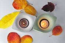 Kép betöltése a galériamegjelenítőbe: Shell concrete candle holder / beton mécsestartóes