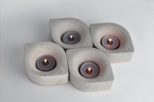 Kép betöltése a galériamegjelenítőbe: Shell concrete candle holder / beton mécsestartóes