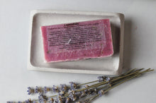 Kép betöltése a galériamegjelenítőbe: beton szappantartó + ajándék szappan