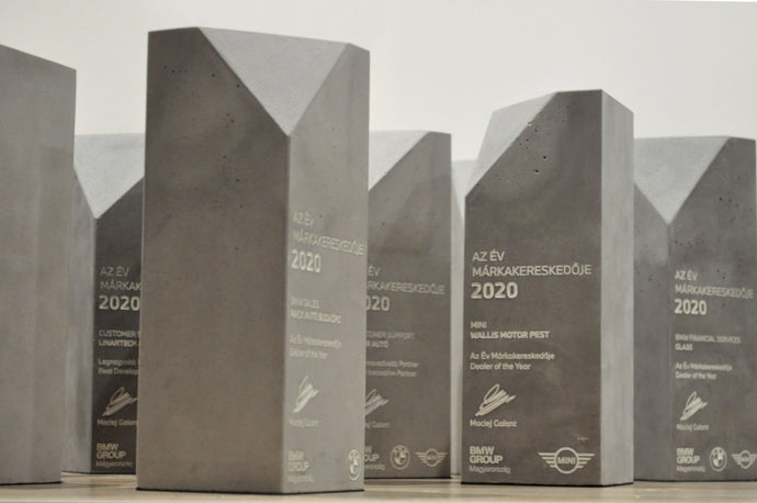 Kőkemény munkáért - 
Beton díjakat csináltunk  a BMW Group számára.