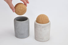 Kép betöltése a galériamegjelenítőbe: beton fűszertartó - concrete spice holder 
