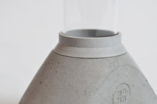 Load image into Gallery viewer, LAB - concrete vase
