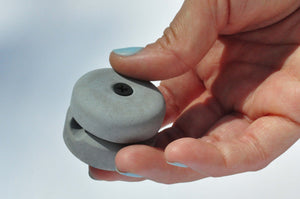 Concrete cable clamp