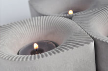 Kép betöltése a galériamegjelenítőbe: Shell concrete candle holder / beton mécsestartóes
