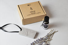 Load image into Gallery viewer, Scented concrete card
