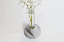 Load image into Gallery viewer, LAB - concrete vase

